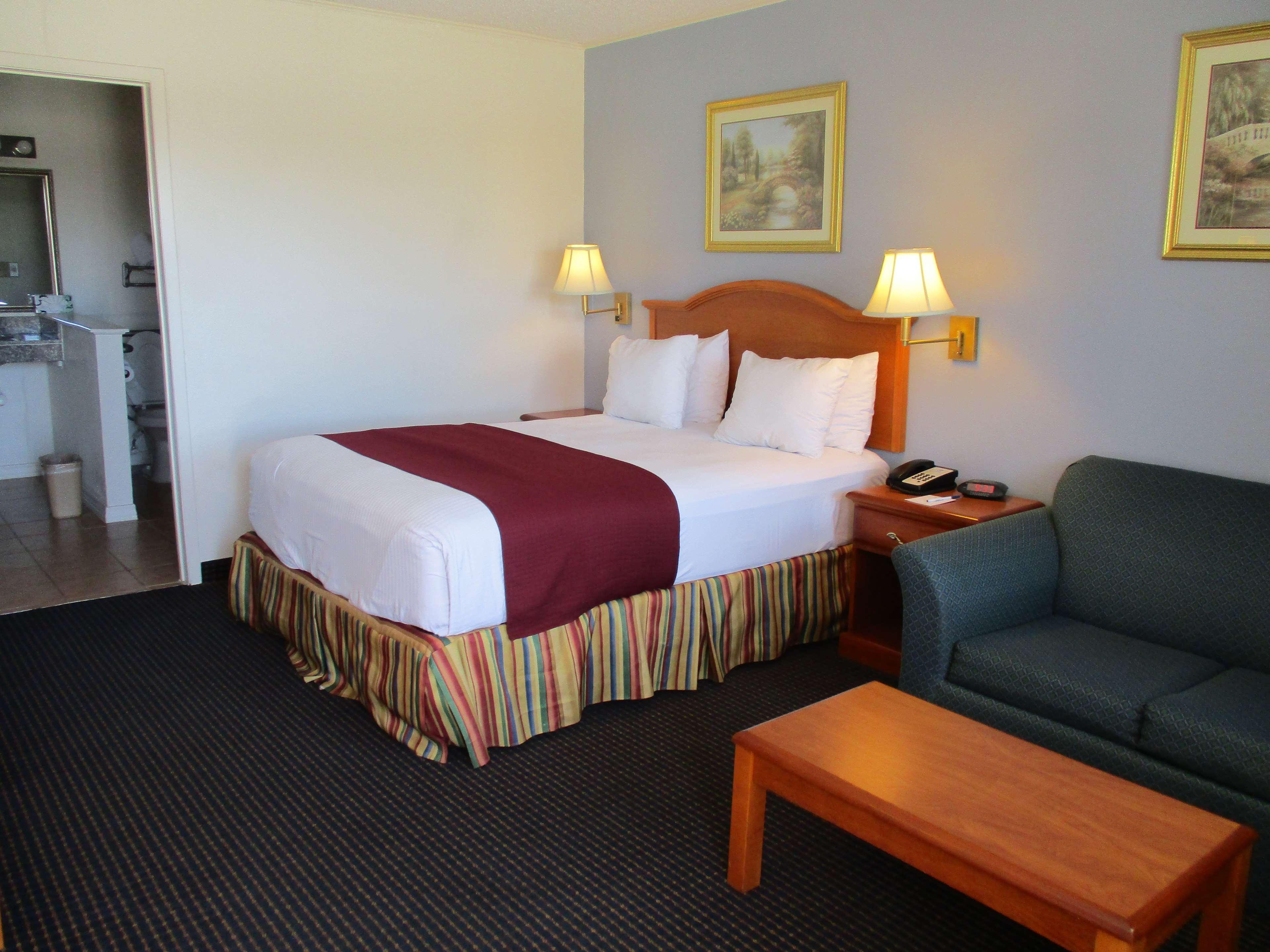 Best Western Palestine Inn Екстериор снимка