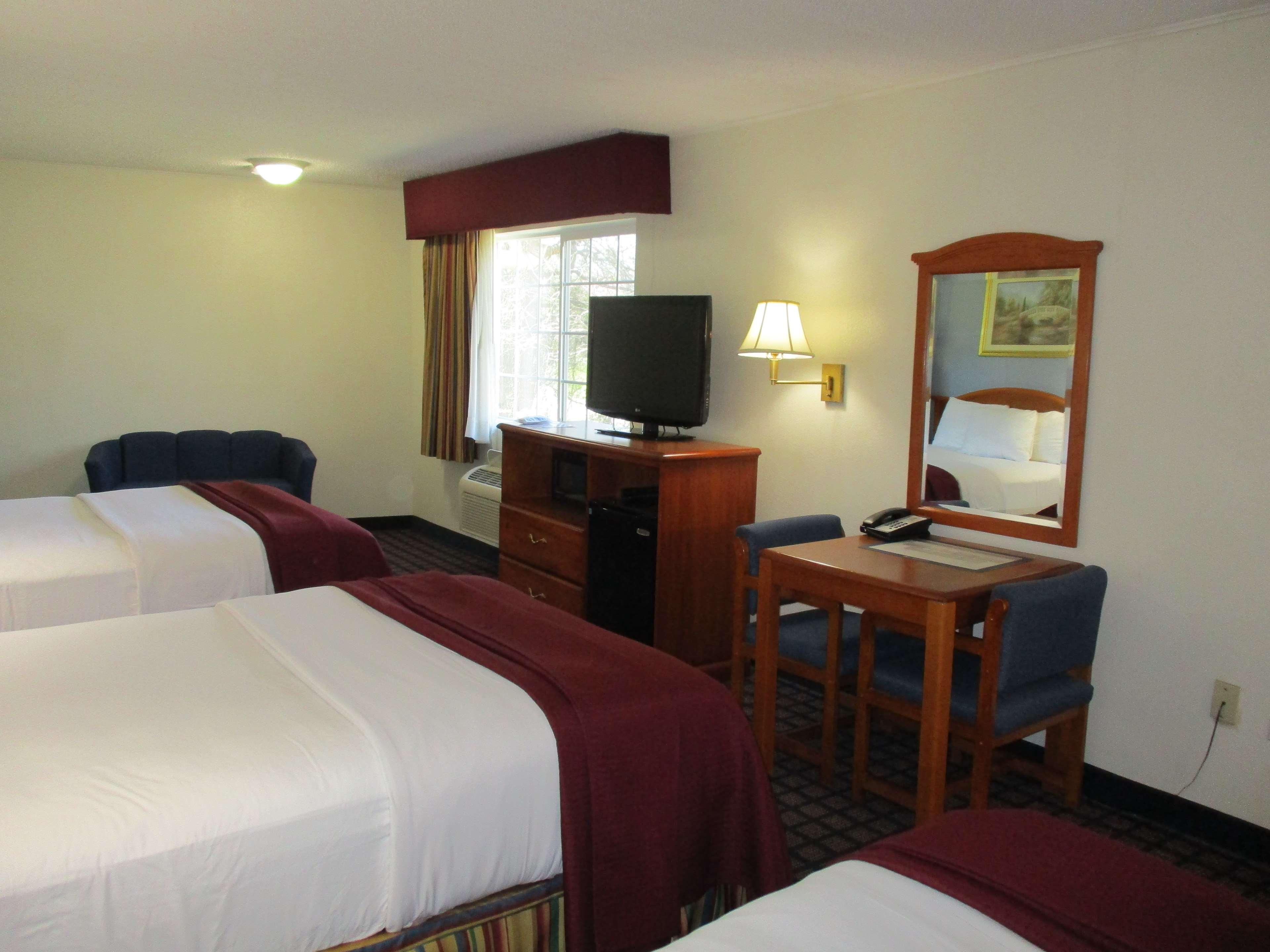 Best Western Palestine Inn Екстериор снимка