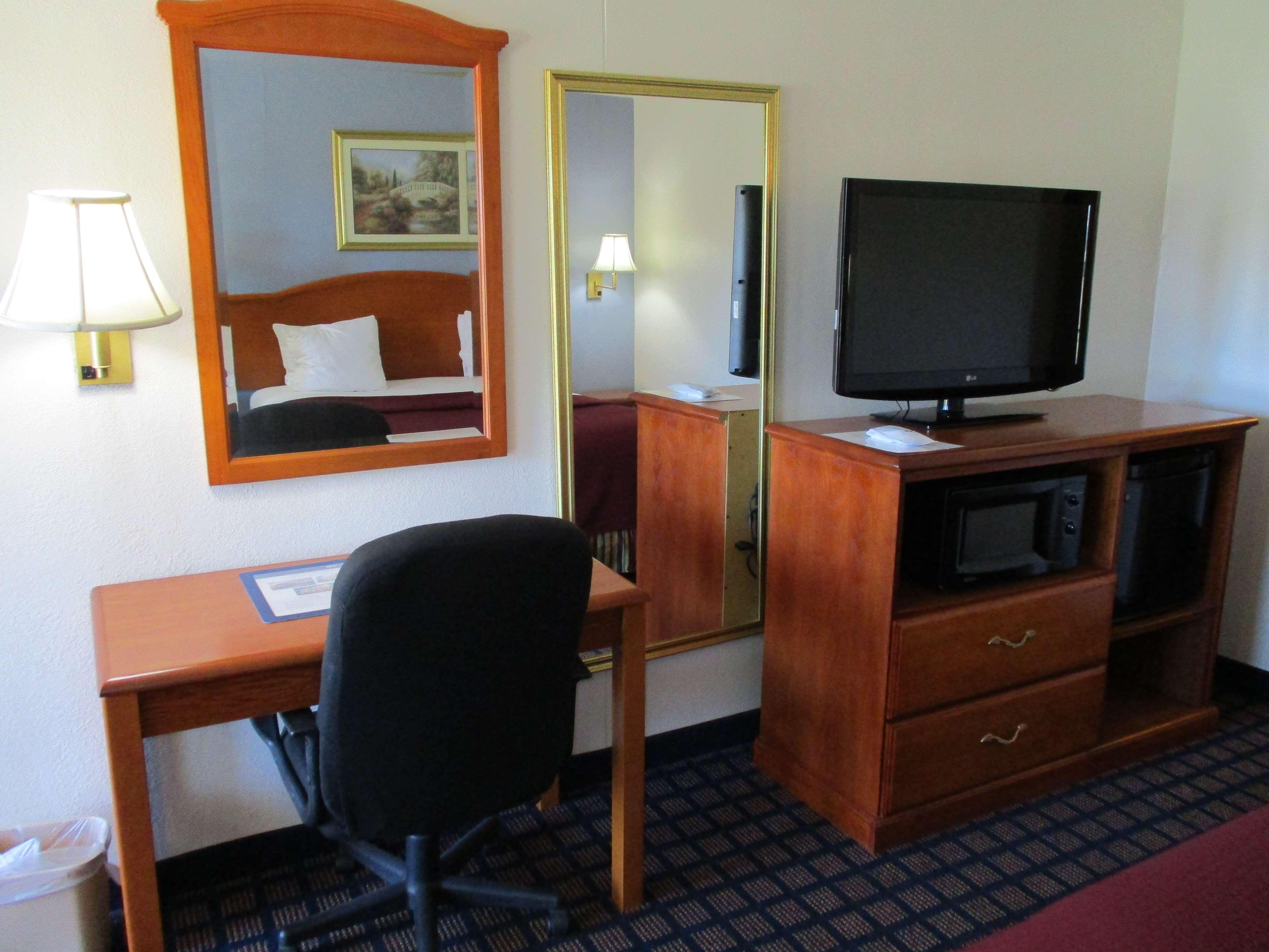 Best Western Palestine Inn Екстериор снимка