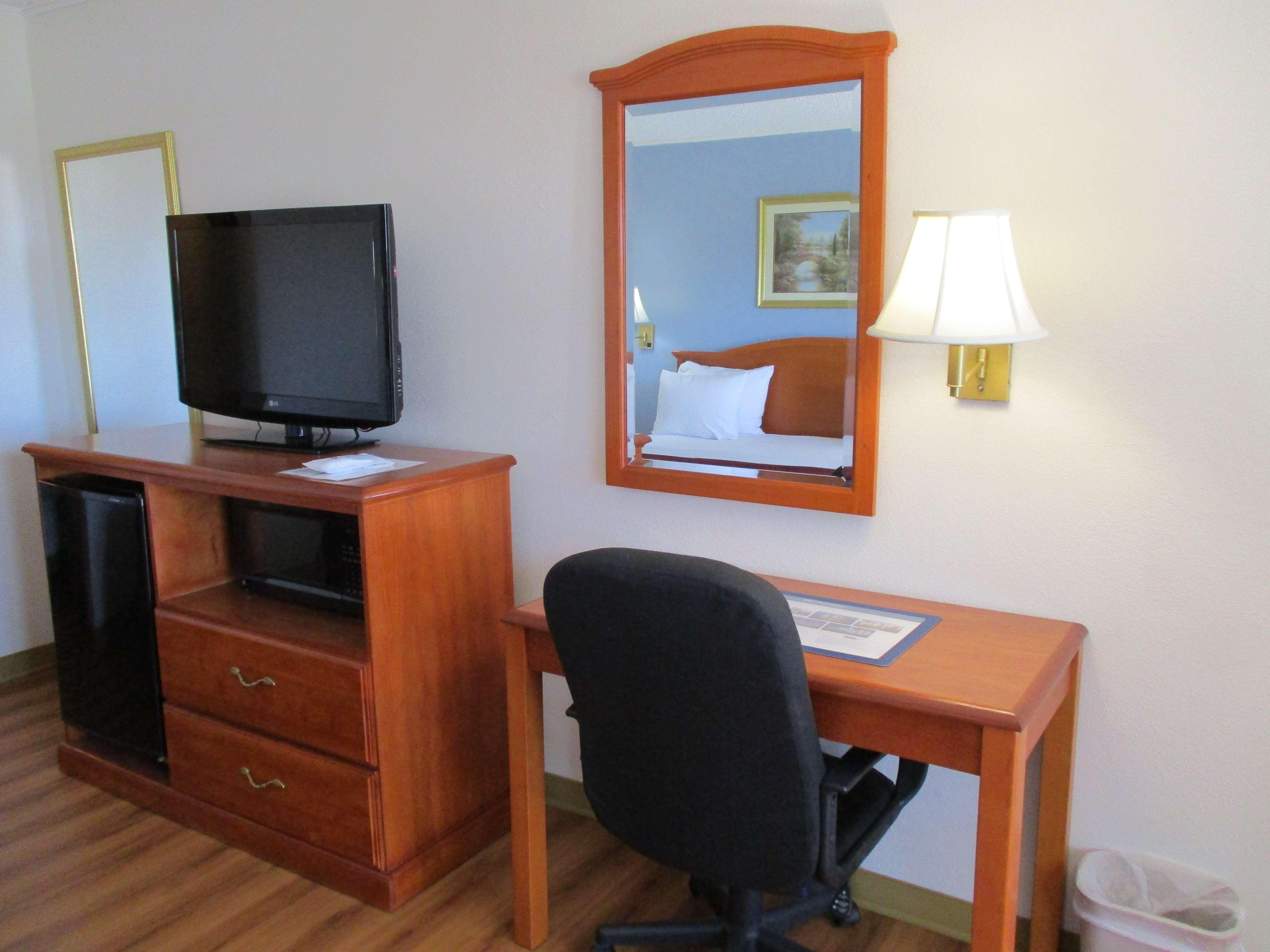 Best Western Palestine Inn Екстериор снимка