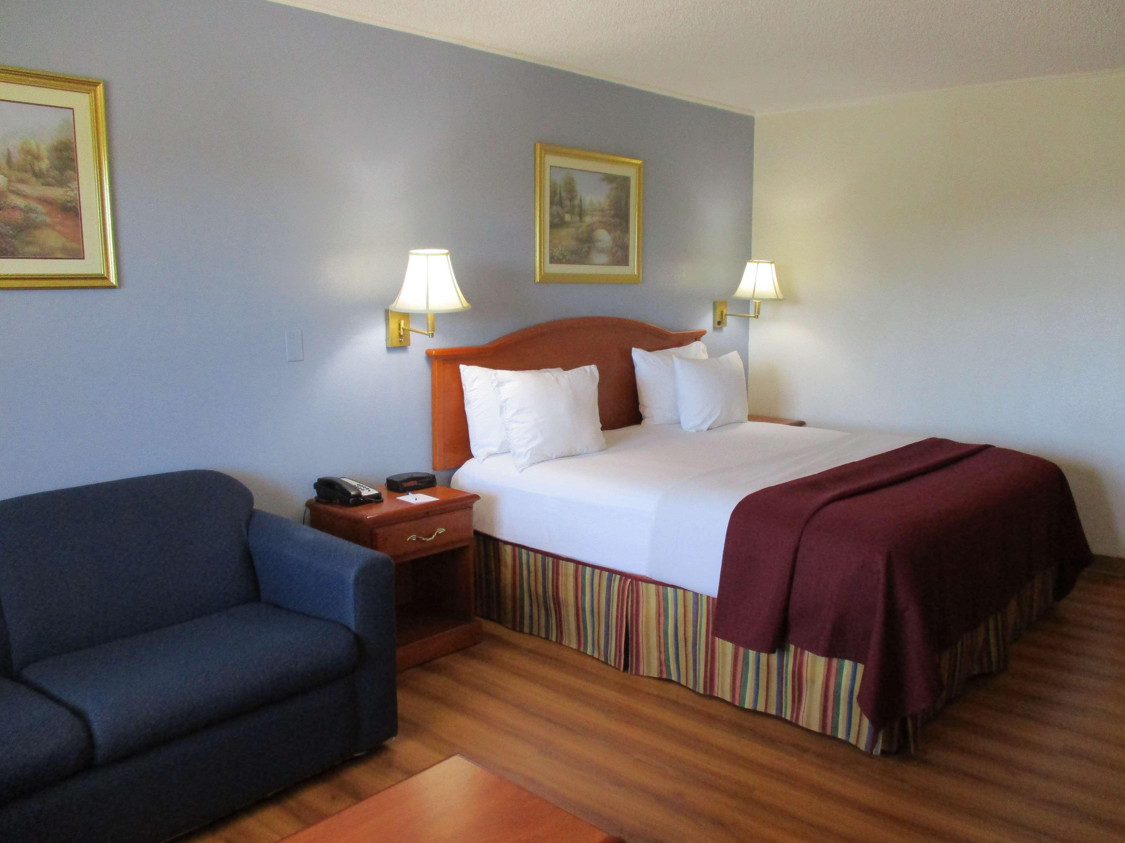 Best Western Palestine Inn Екстериор снимка