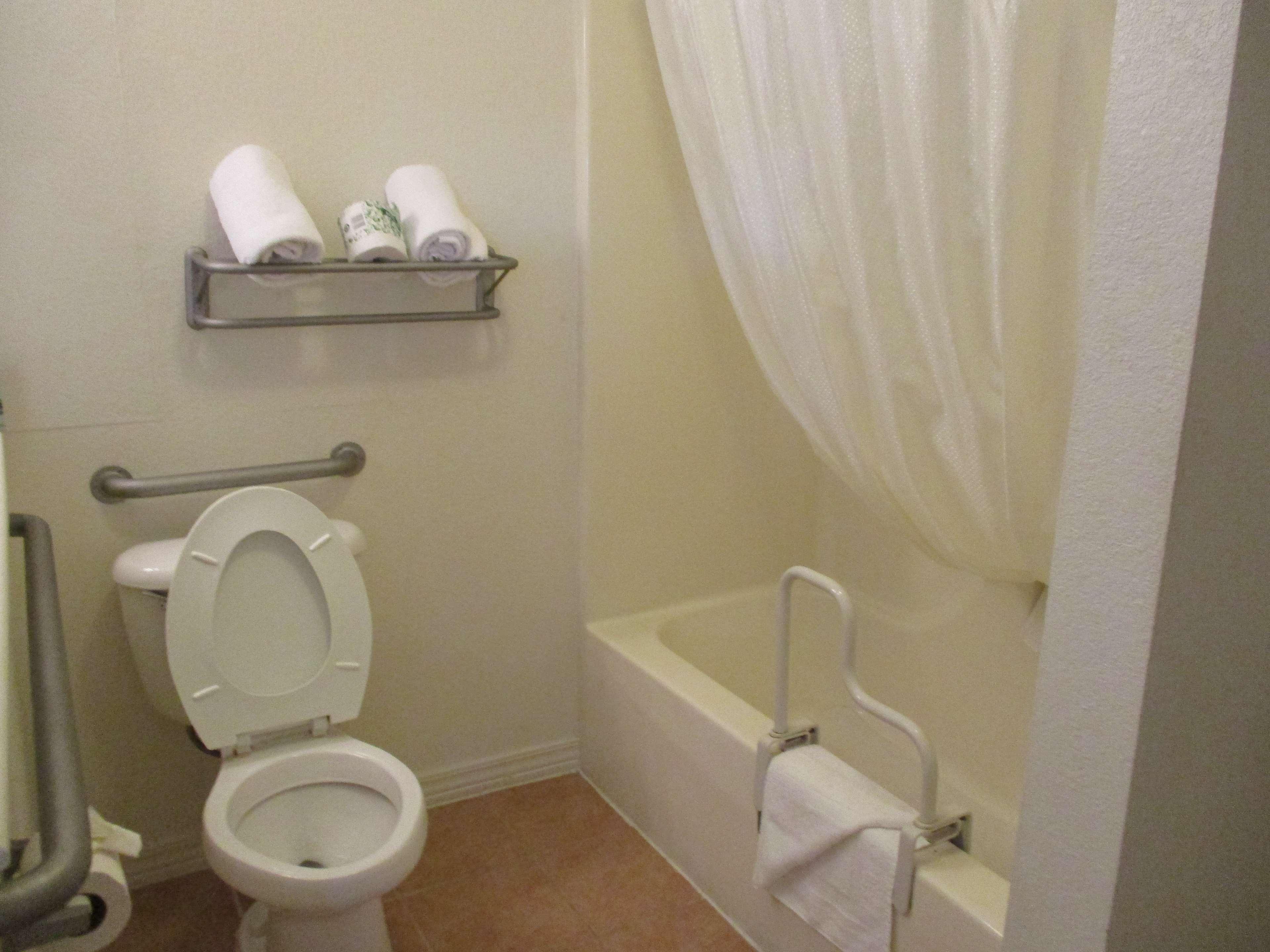 Best Western Palestine Inn Екстериор снимка