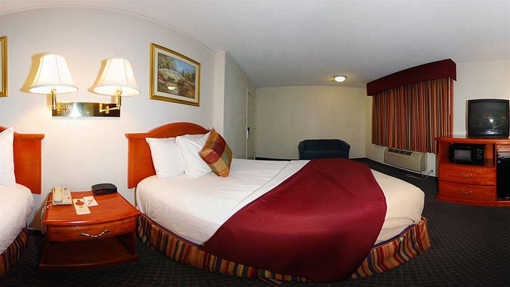 Best Western Palestine Inn Екстериор снимка