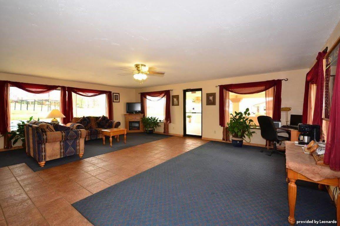 Best Western Palestine Inn Екстериор снимка