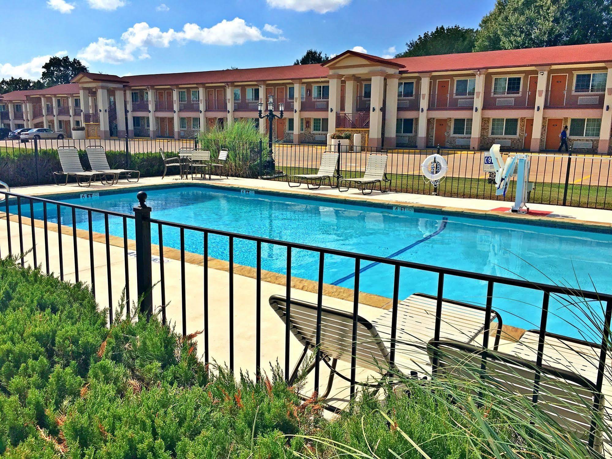 Best Western Palestine Inn Екстериор снимка