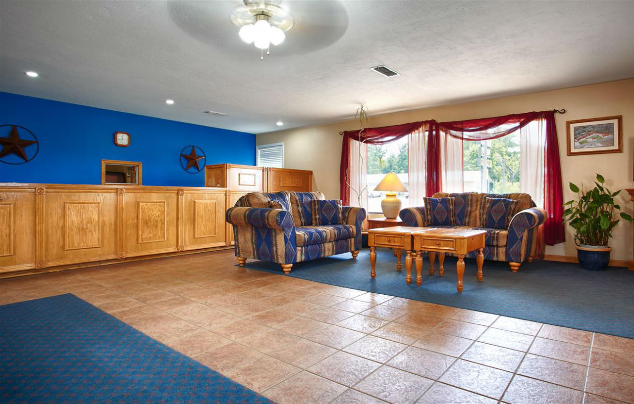 Best Western Palestine Inn Екстериор снимка